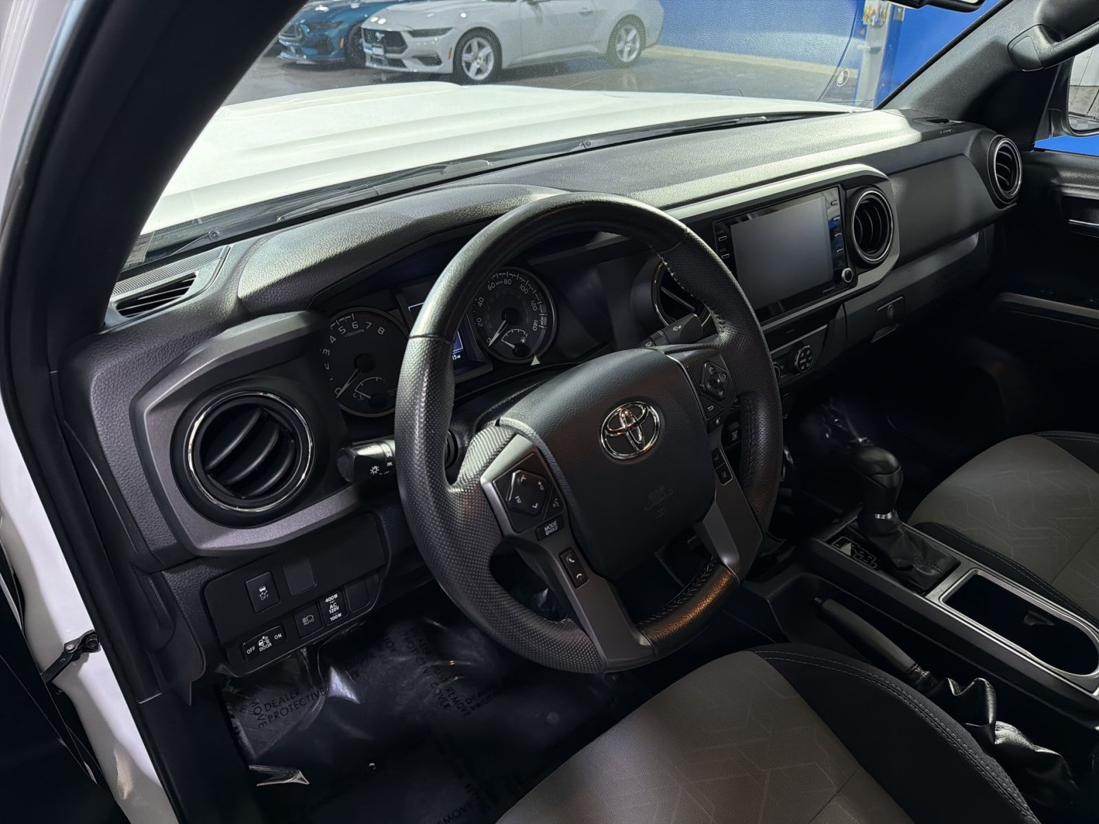 Used 2020 Toyota Tacoma TRD Sport AWD/4WD image 17