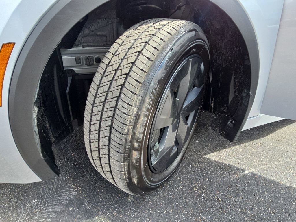 Used 2025 Toyota Prius Plug-In Hybrid image 32