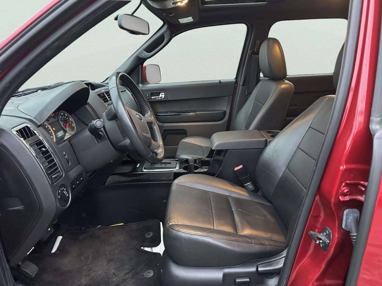 Used 2011 Ford Escape Limited w/ 302A Rapid Spec Order Code FWD image 12