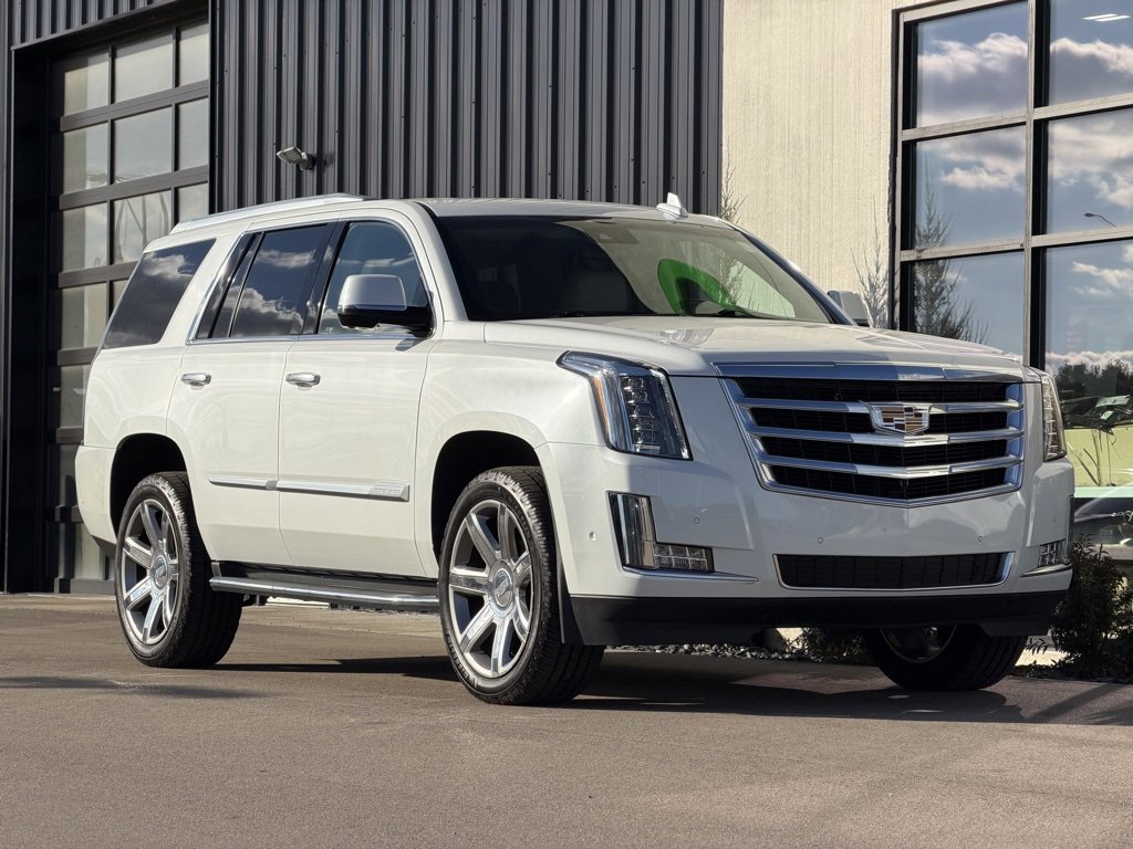 Used 2018 Cadillac Escalade Luxury image 4