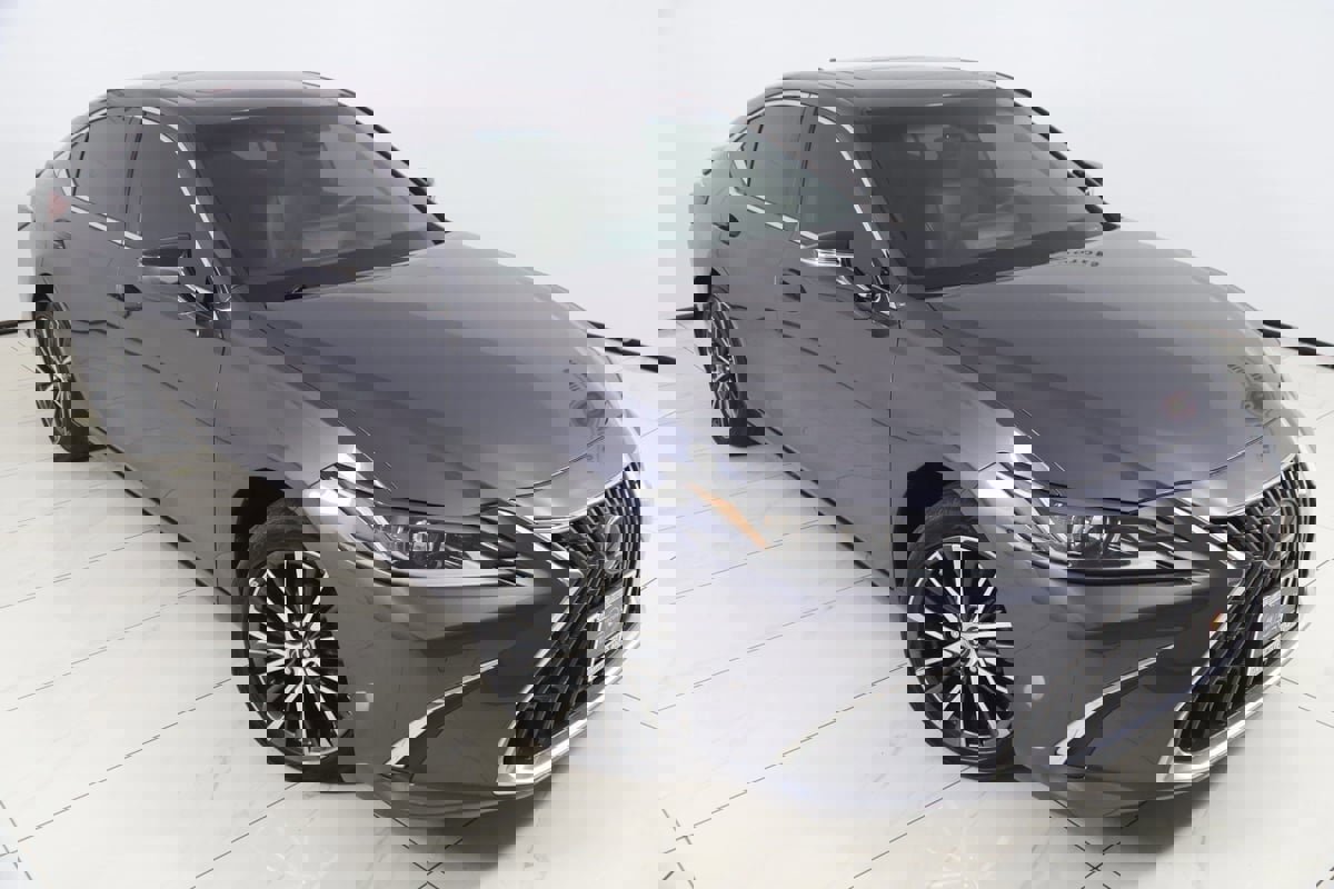 Used 2023 Lexus ES 300h w/ Premium Package image 18