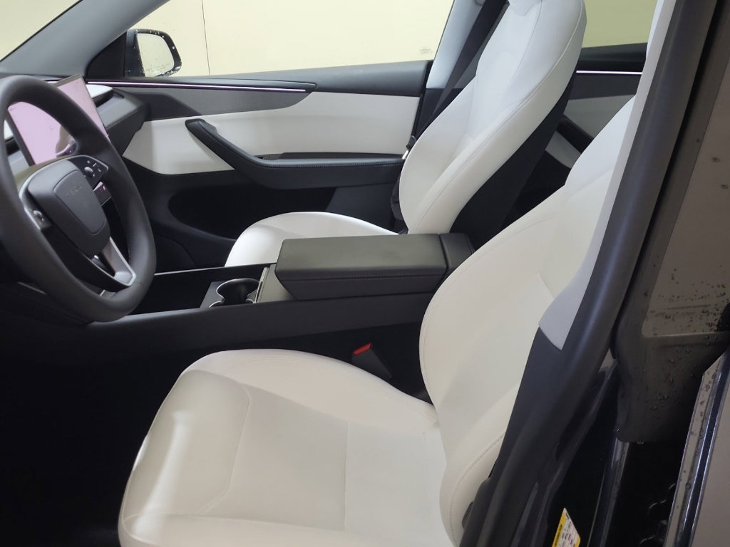 Used 2026 Tesla Model Y Long Range image 3