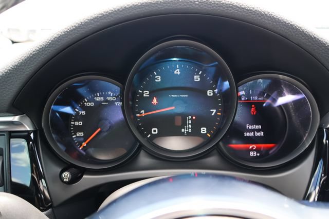 Used 2020 Porsche Macan AWD/4WD image 16
