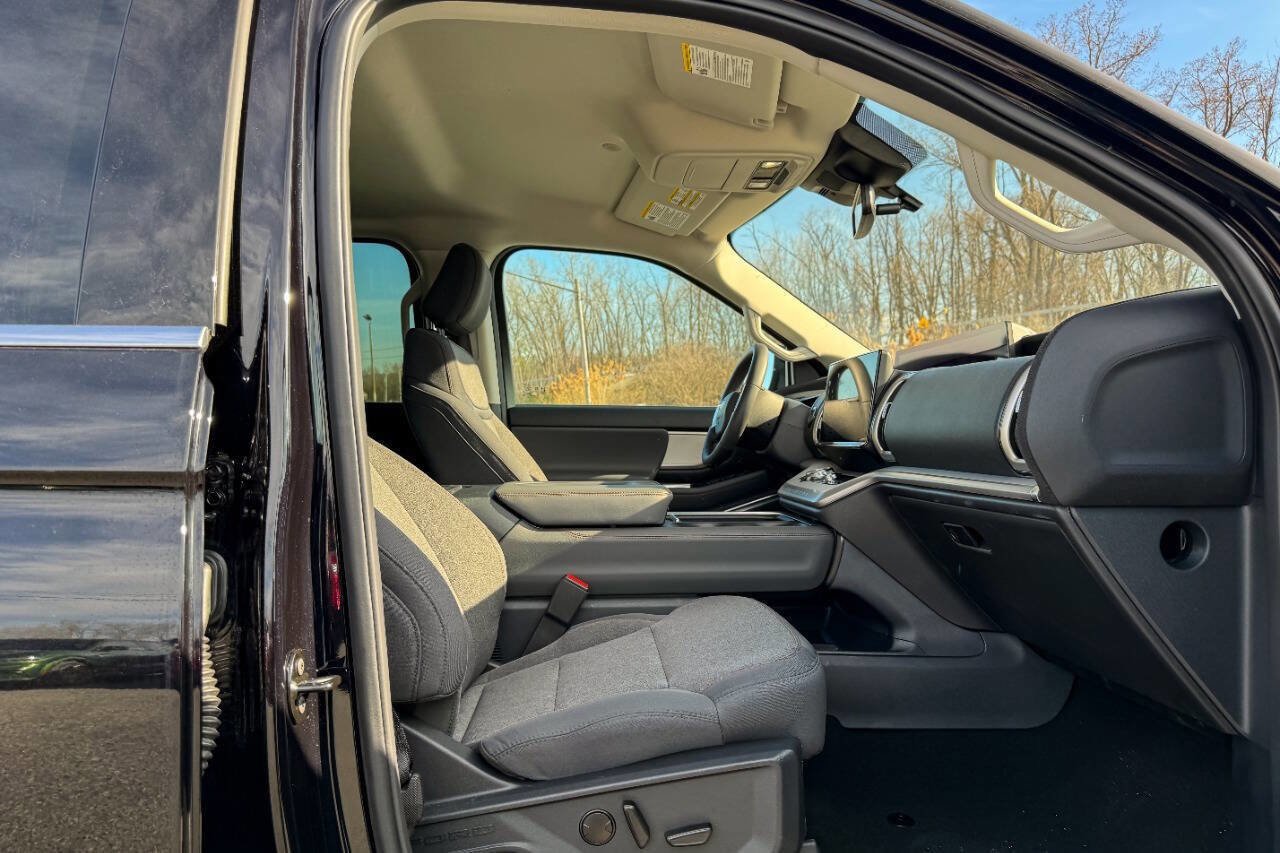 Used 2025 Ford Expedition Max Active AWD/4WD image 12