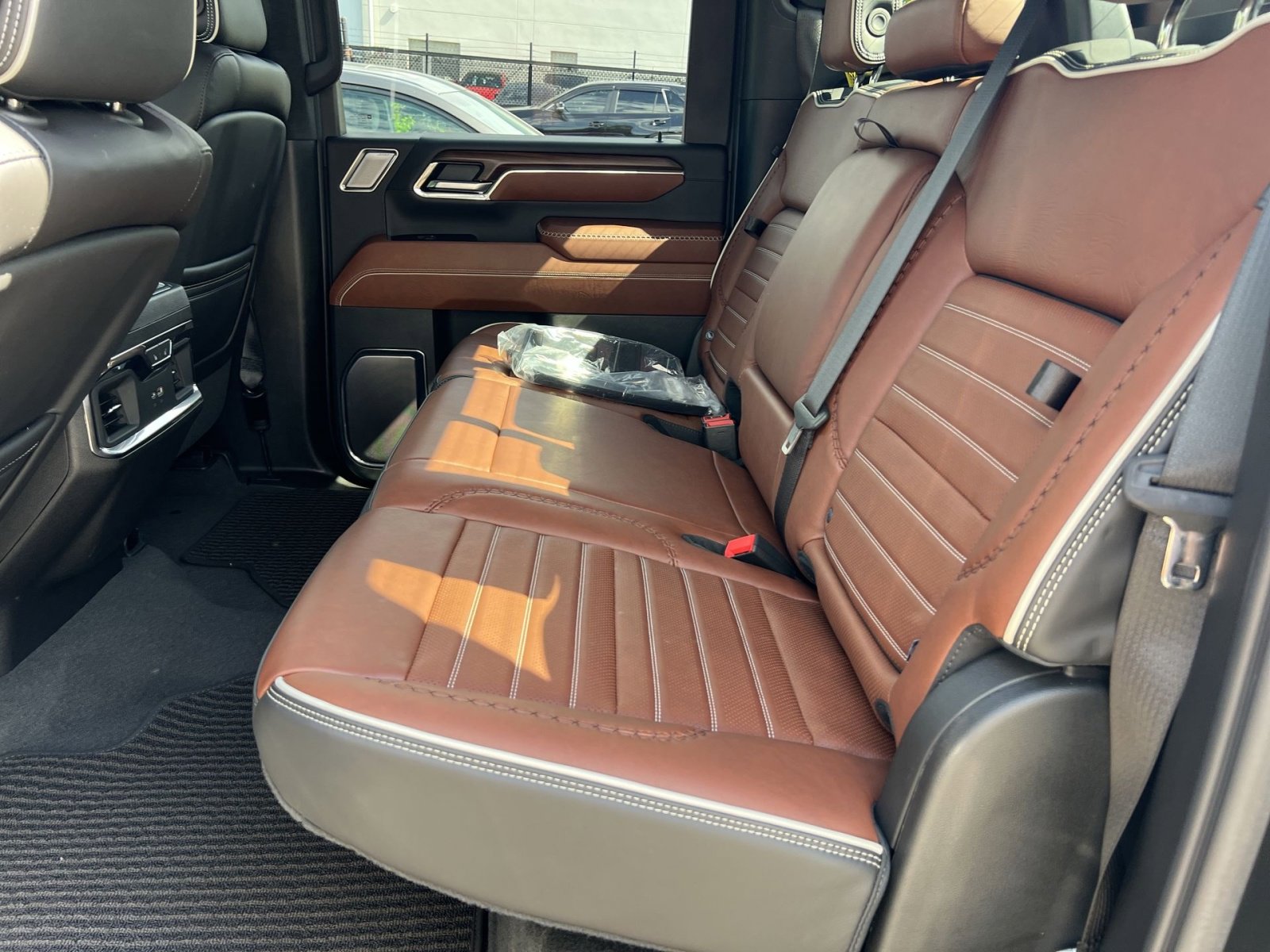 Used 2024 GMC Sierra 3500 Denali Ultimate AWD/4WD image 26