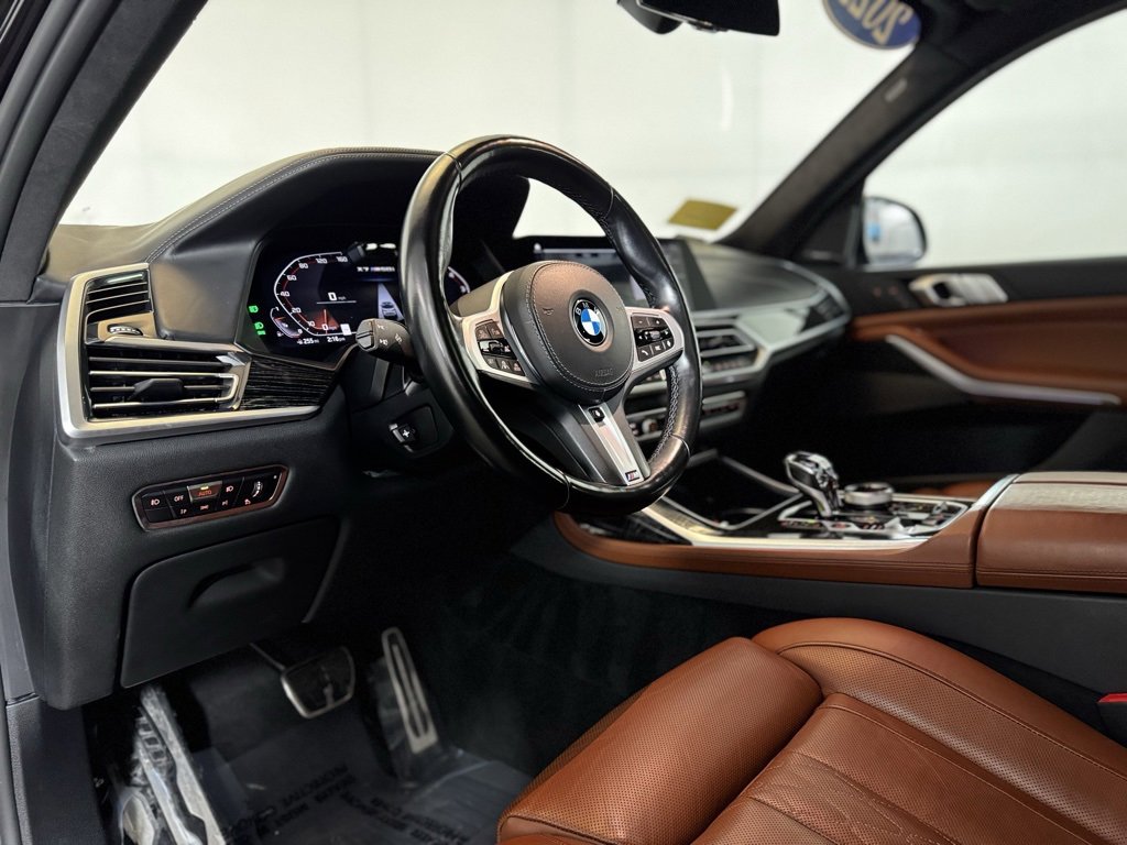 Used 2022 BMW X7 M50i image 11