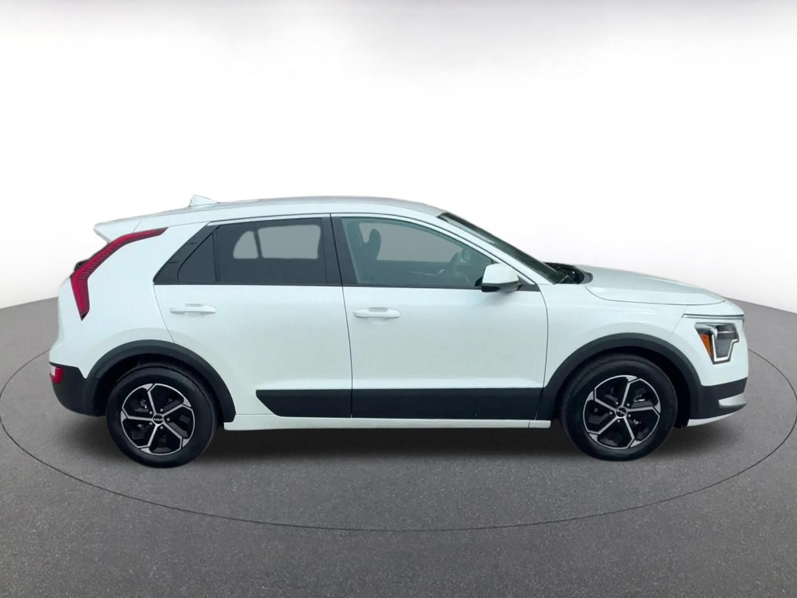 Used 2026 Kia Niro LX FWD image 16
