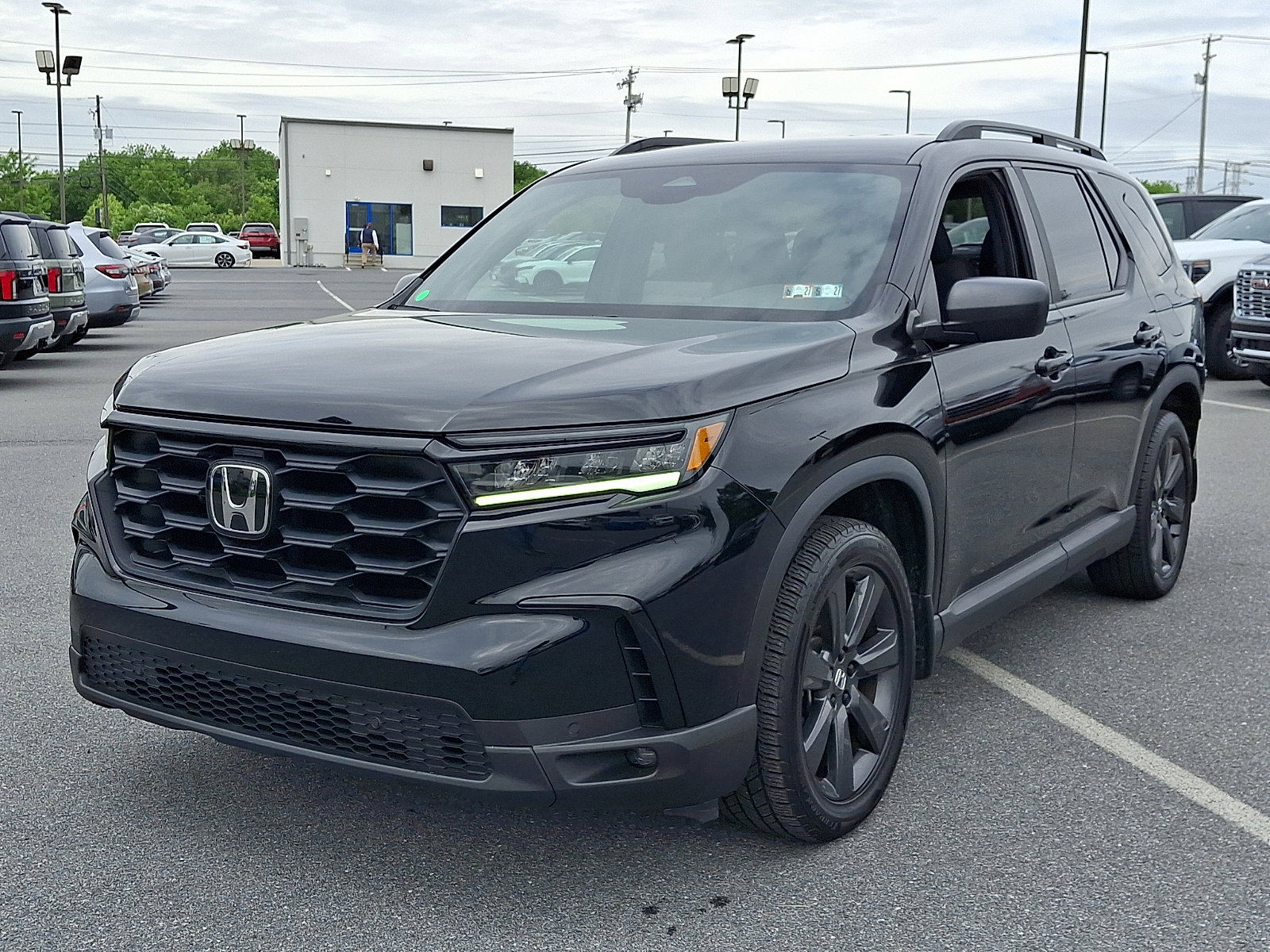Certified 2023 Honda Pilot Sport image 3