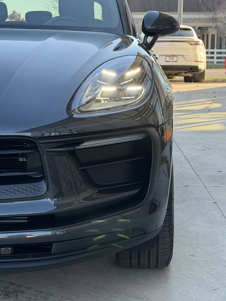 Used 2022 Porsche Macan w/ Premium Package image 13