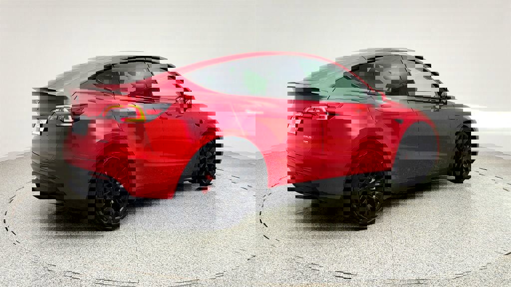 Used 2023 Tesla Model Y Performance image 5