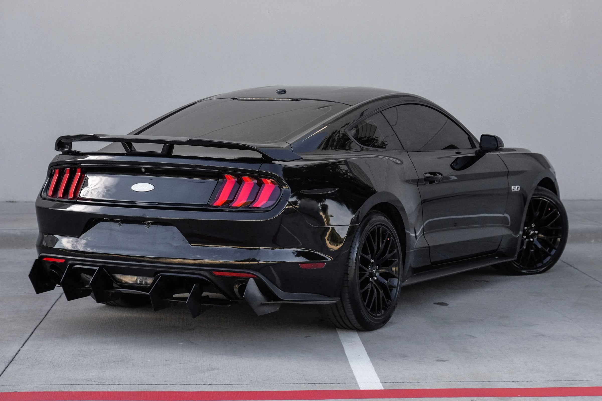 Used 2017 Ford Mustang GT Premium w/ GT Performance Package RWD image 8