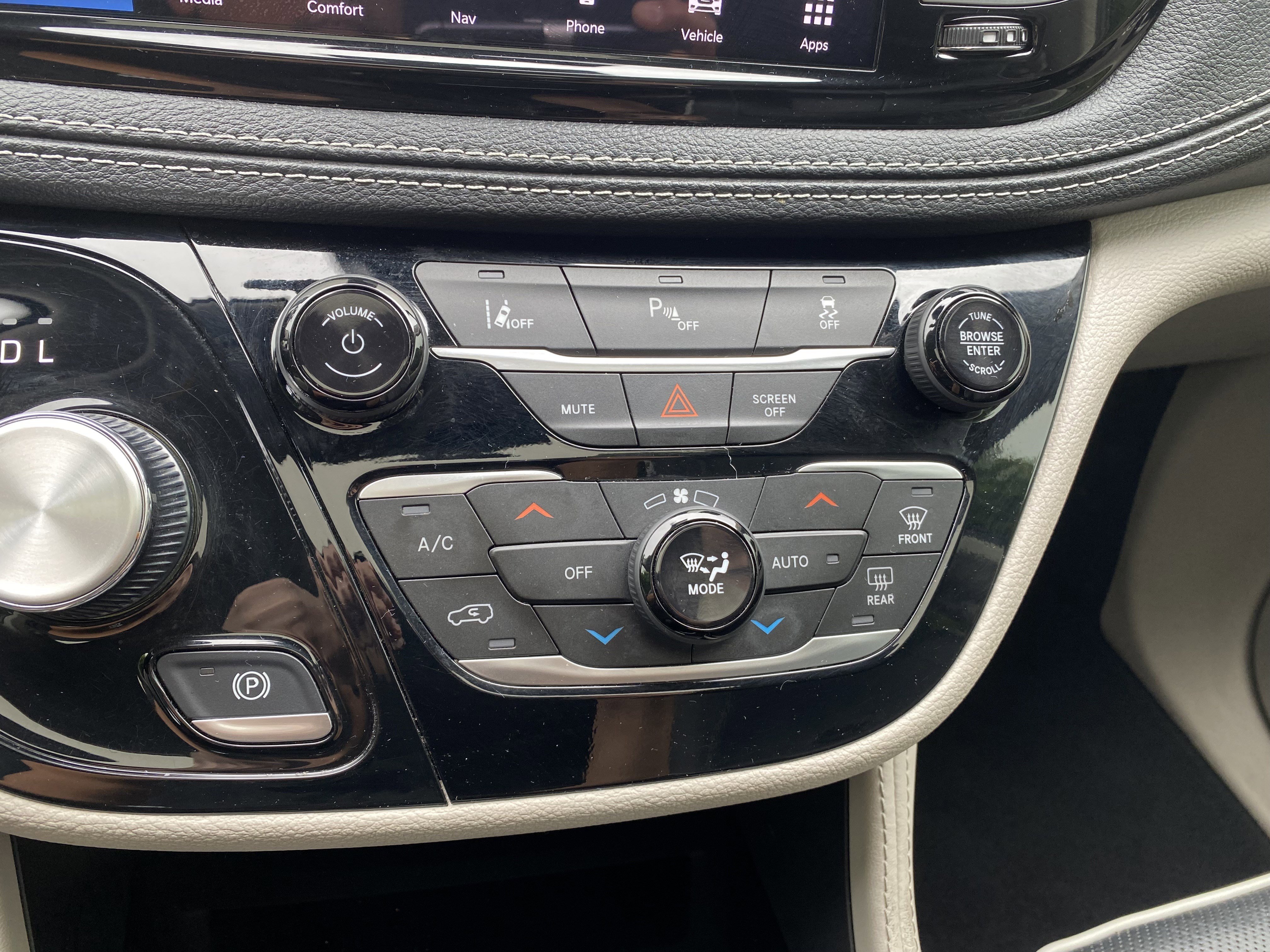 Used 2023 Chrysler Pacifica Limited FWD image 30