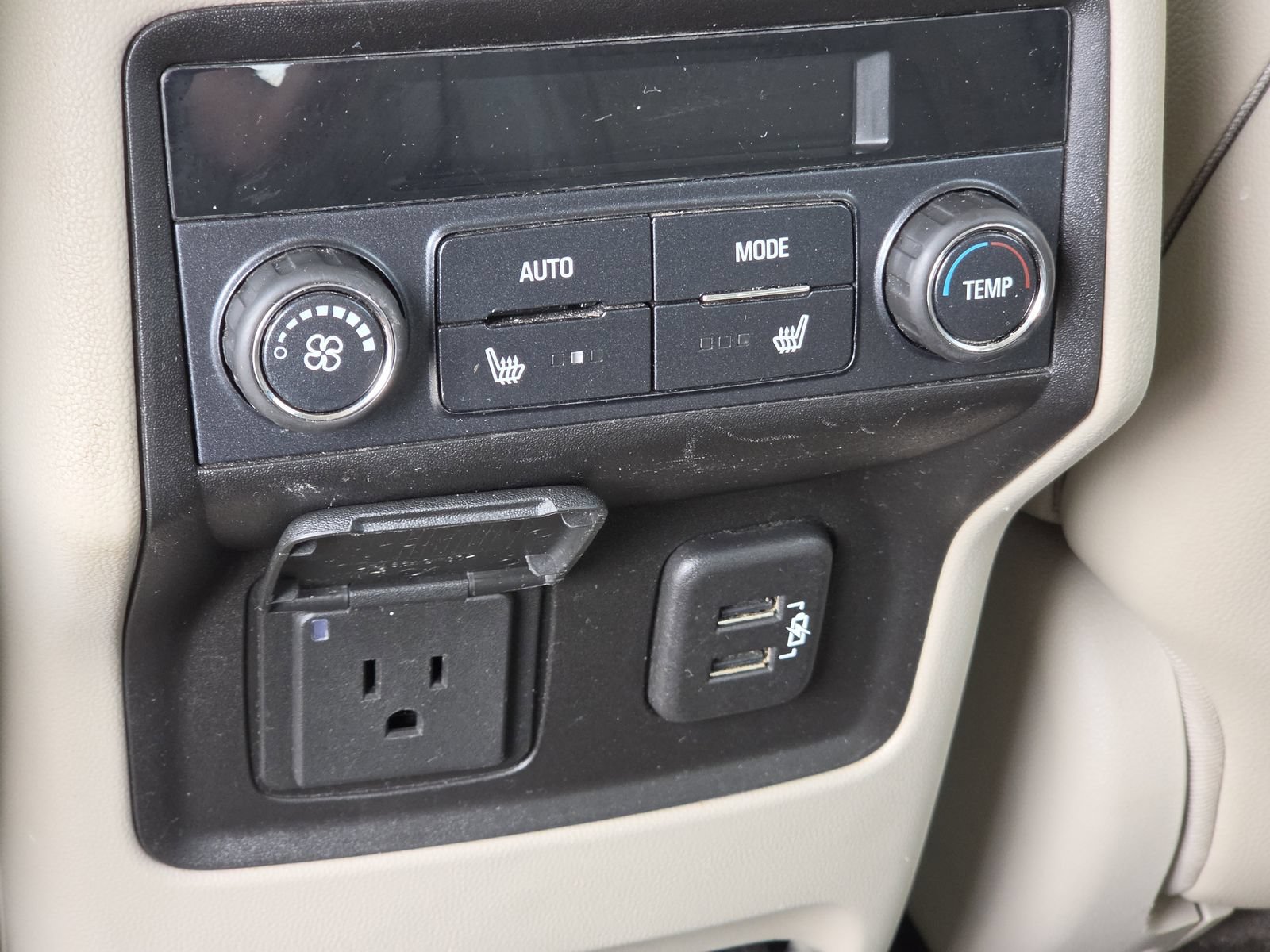 Used 2018 GMC Acadia Denali w/ Technology Package FWD image 15
