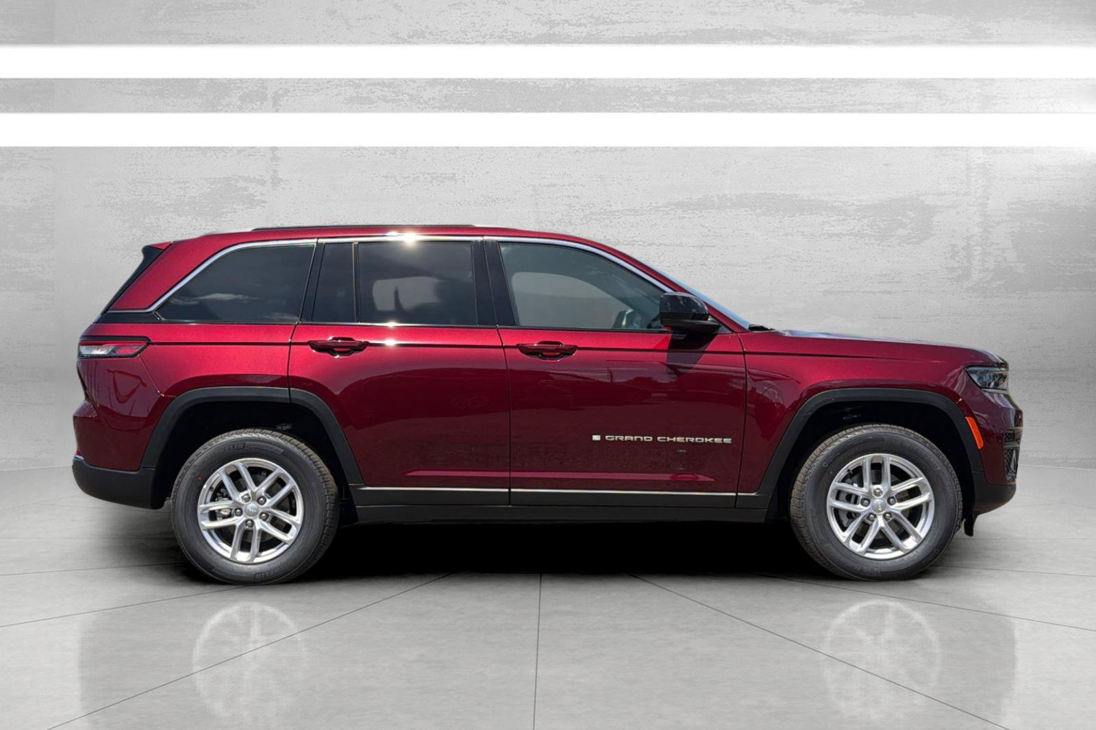 New 2026 Jeep Grand Cherokee Laredo w/ Trailer Tow Package AWD/4WD image 4