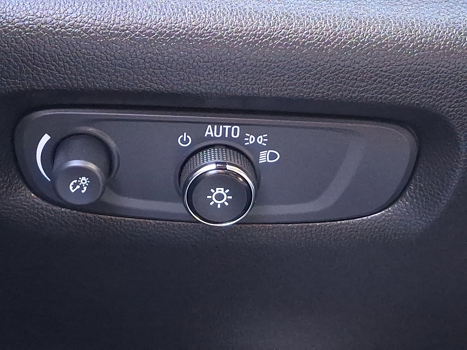 Used 2022 Chevrolet Traverse LT image 26