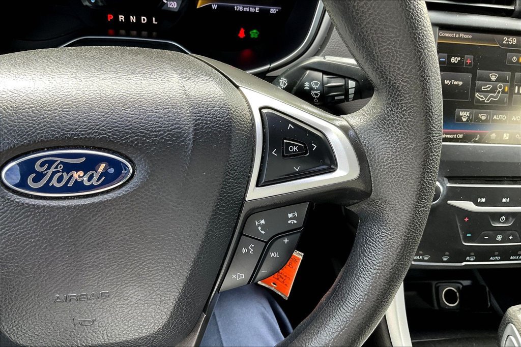 Used 2015 Ford Fusion SE FWD image 12
