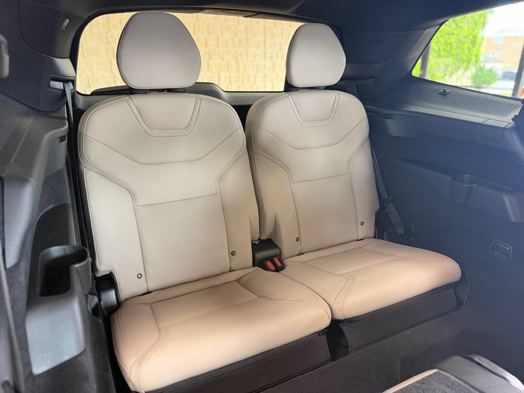Used 2025 Volvo EX90 Plus AWD/4WD image 19