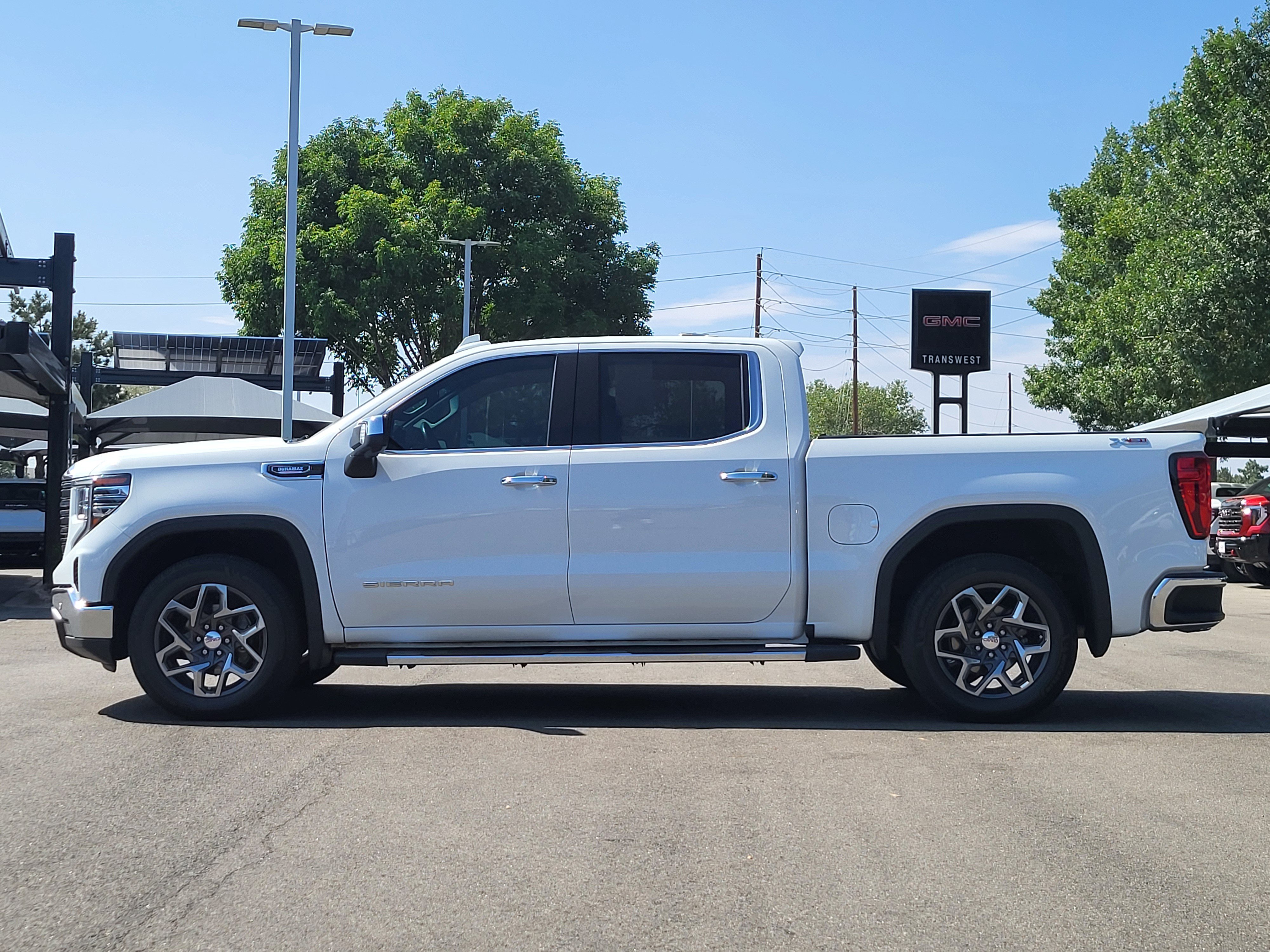 Used 2024 GMC Sierra 1500 SLT w/ SLT Premium Plus Package AWD/4WD image 4