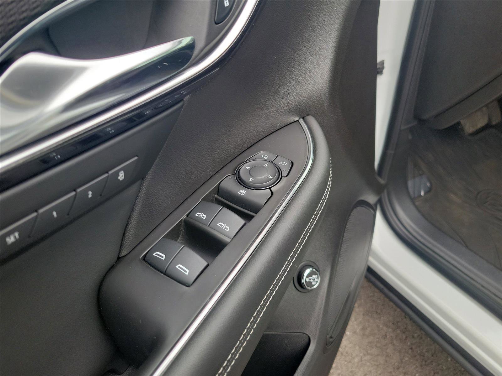 Used 2023 Buick Envision Essence FWD image 22