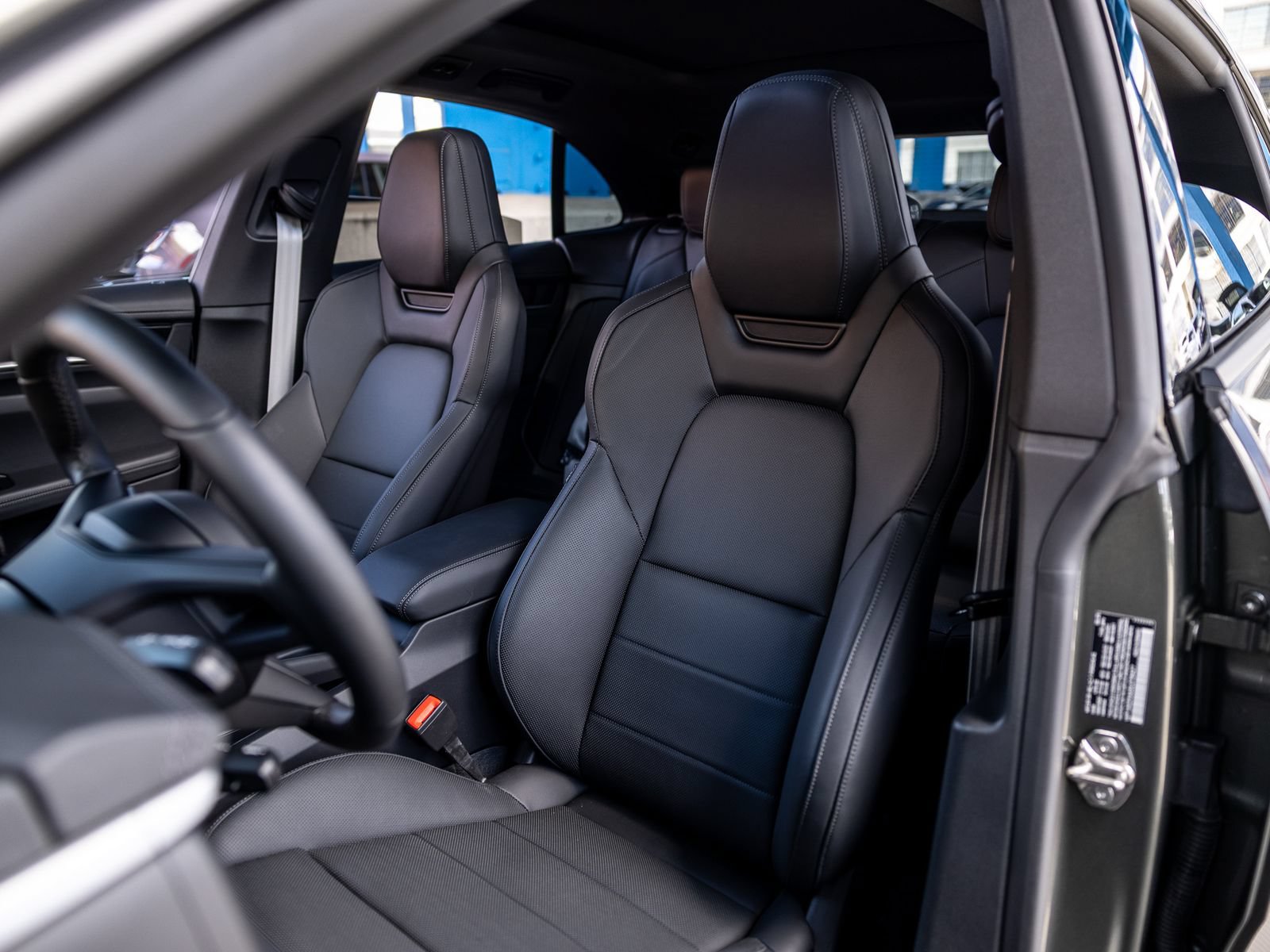 New 2025 Porsche Macan Electric RWD image 5