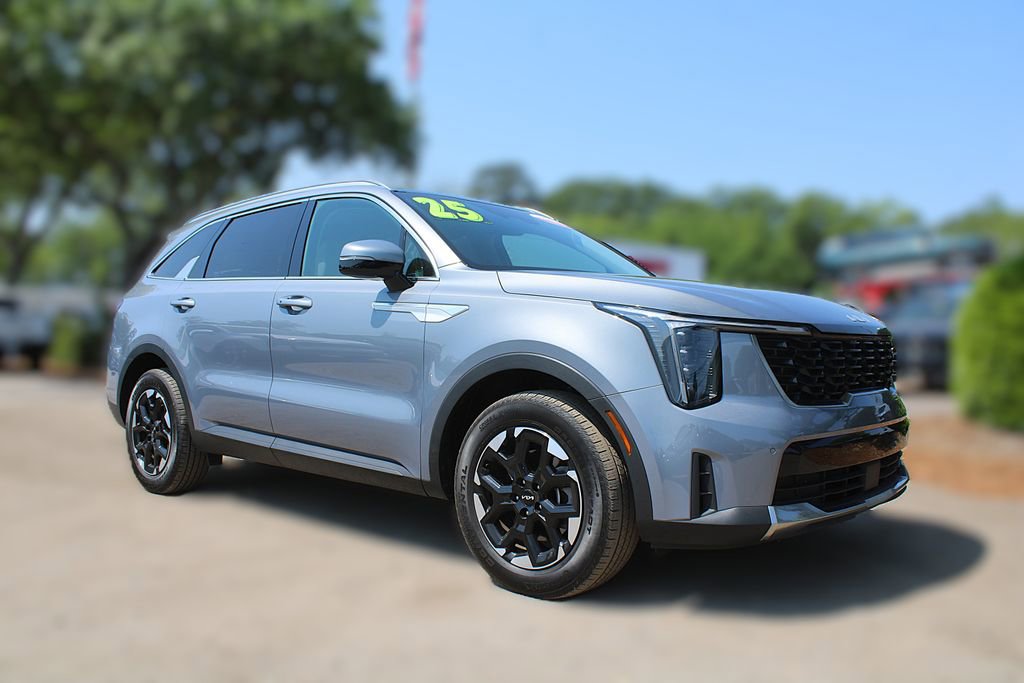 Certified 2025 Kia Sorento S w/ Panoramic Sunroof Package FWD image 3