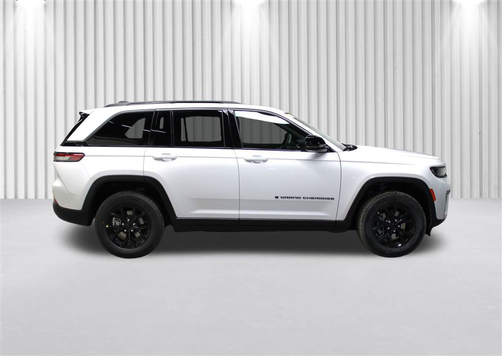 New 2026 Jeep Grand Cherokee Altitude image 2