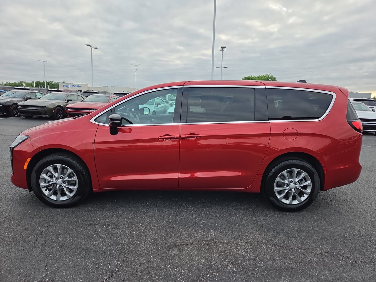 New 2027 Chrysler Pacifica Select AWD/4WD image 4