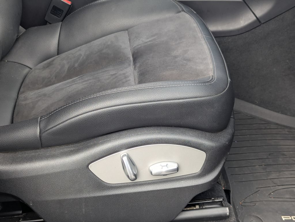 Used 2018 Porsche Macan AWD/4WD image 35