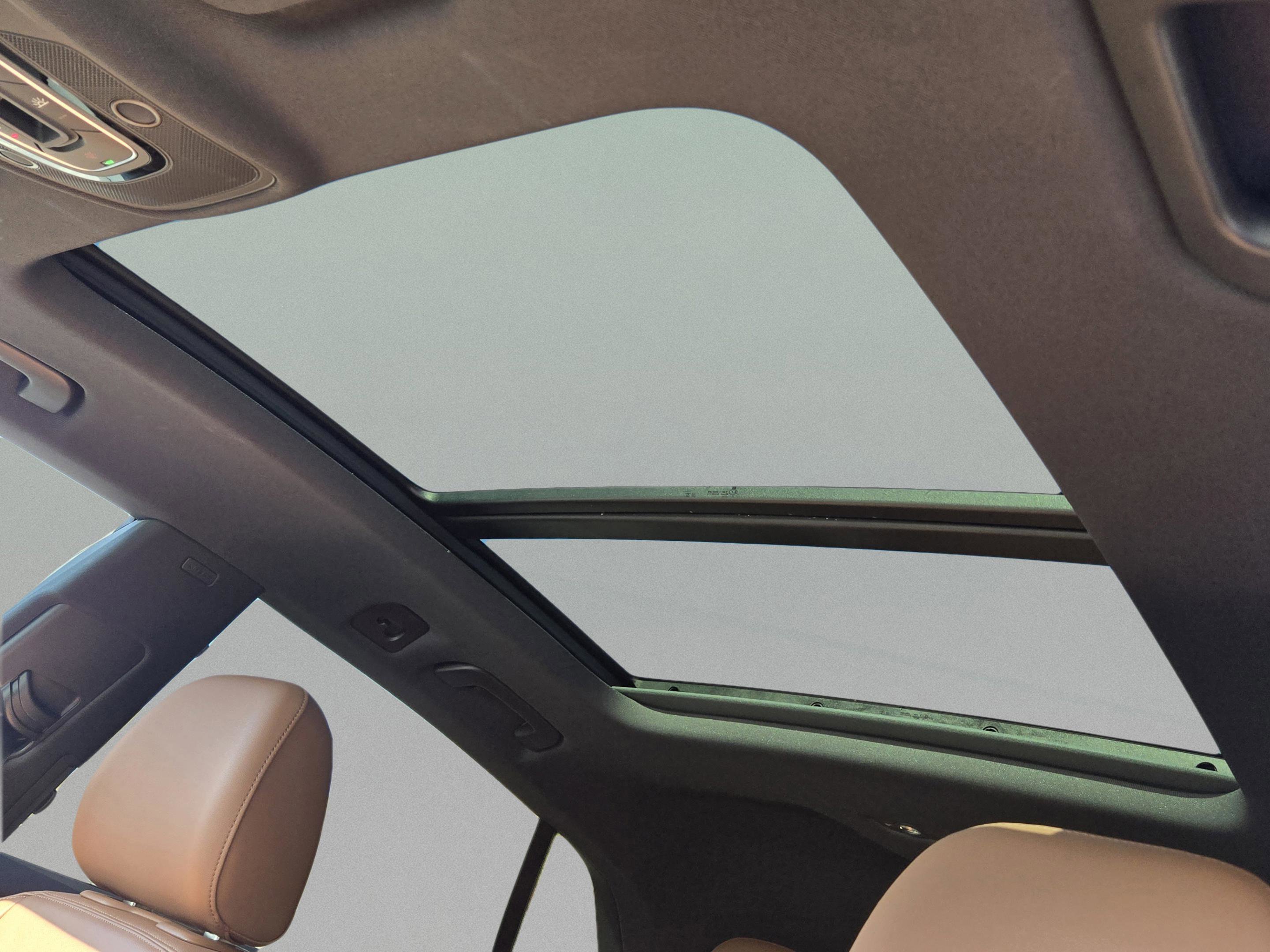 Used 2023 Audi Q8 Premium image 12