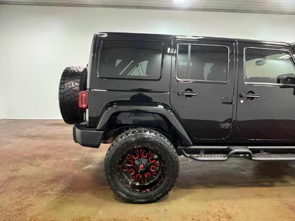 Used 2015 Jeep Wrangler Unlimited Sahara w/ Connectivity Group AWD/4WD image 33