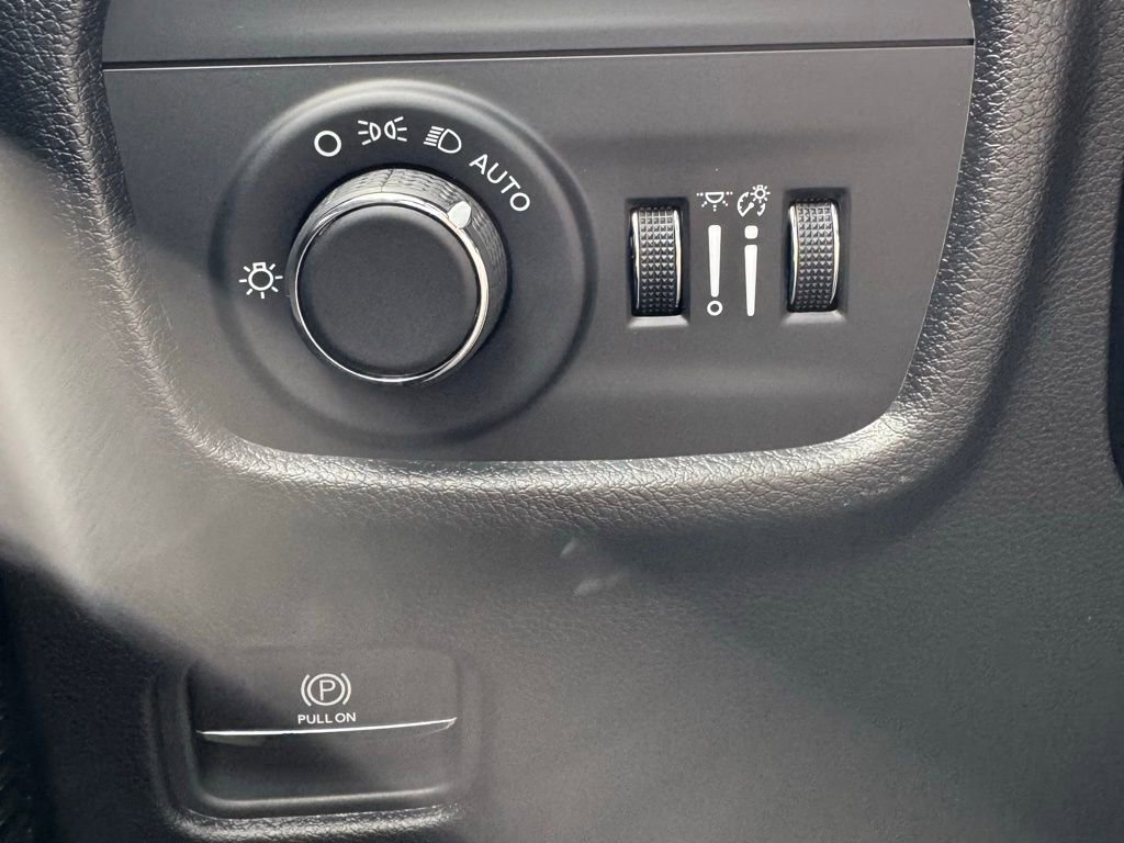 New 2025 Jeep Grand Cherokee Altitude image 26