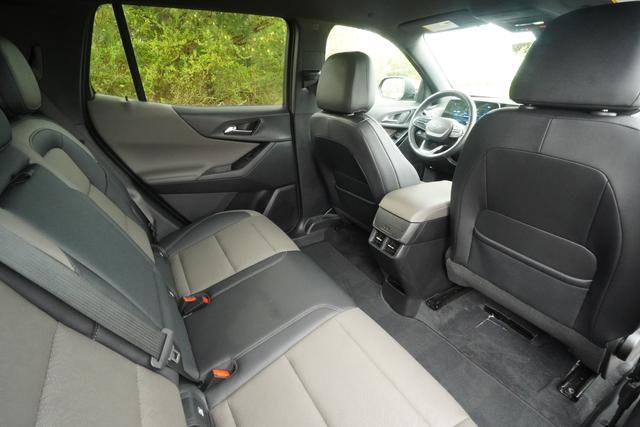 Used 2025 Chevrolet Equinox LT w/ Convenience Package II image 28