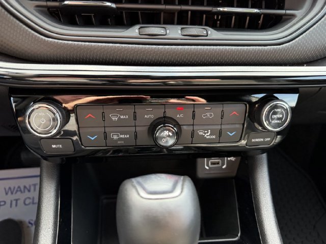 Used 2025 Jeep Compass Latitude w/ Convenience Group AWD/4WD image 27