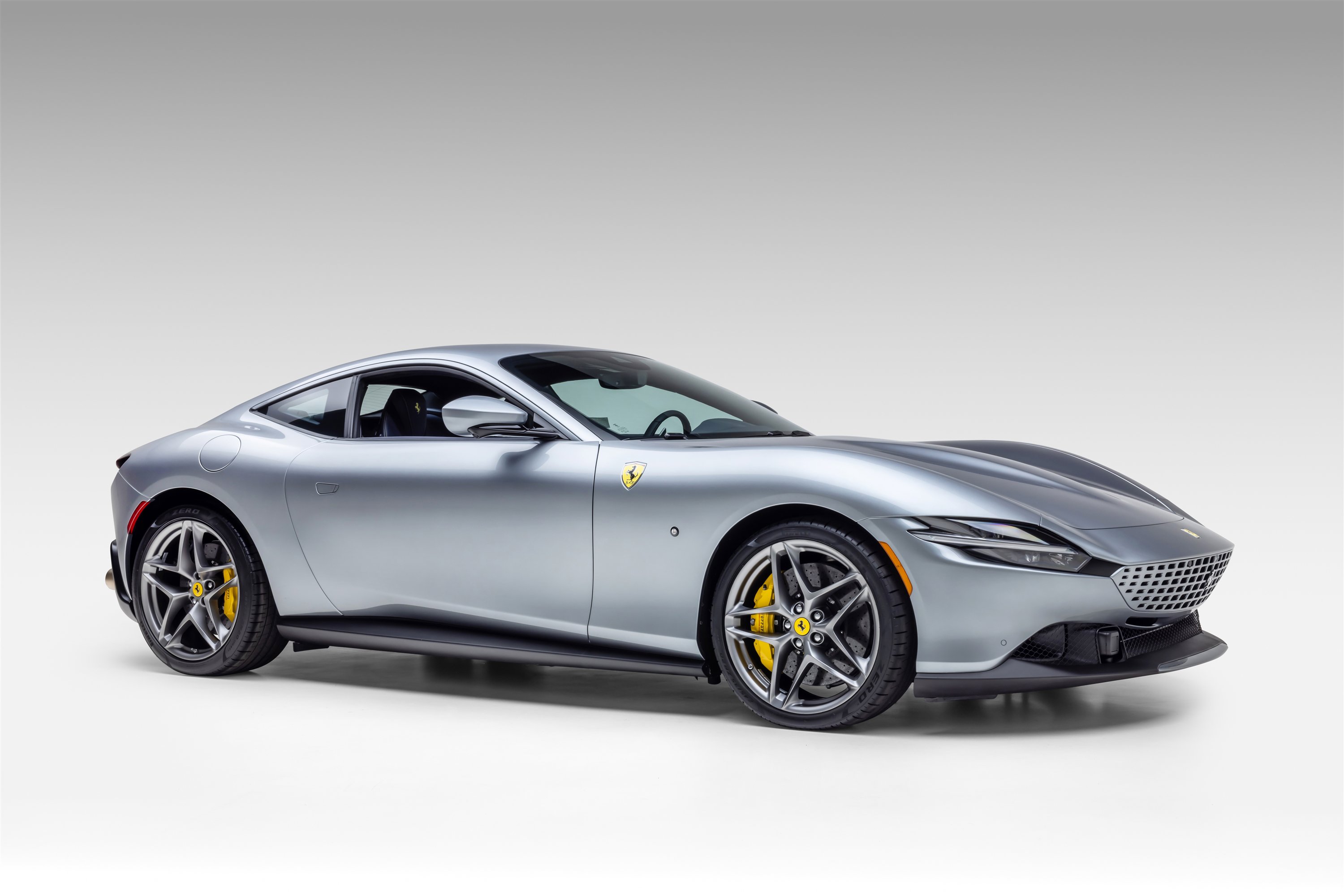 Used 2023 Ferrari Roma RWD image 9