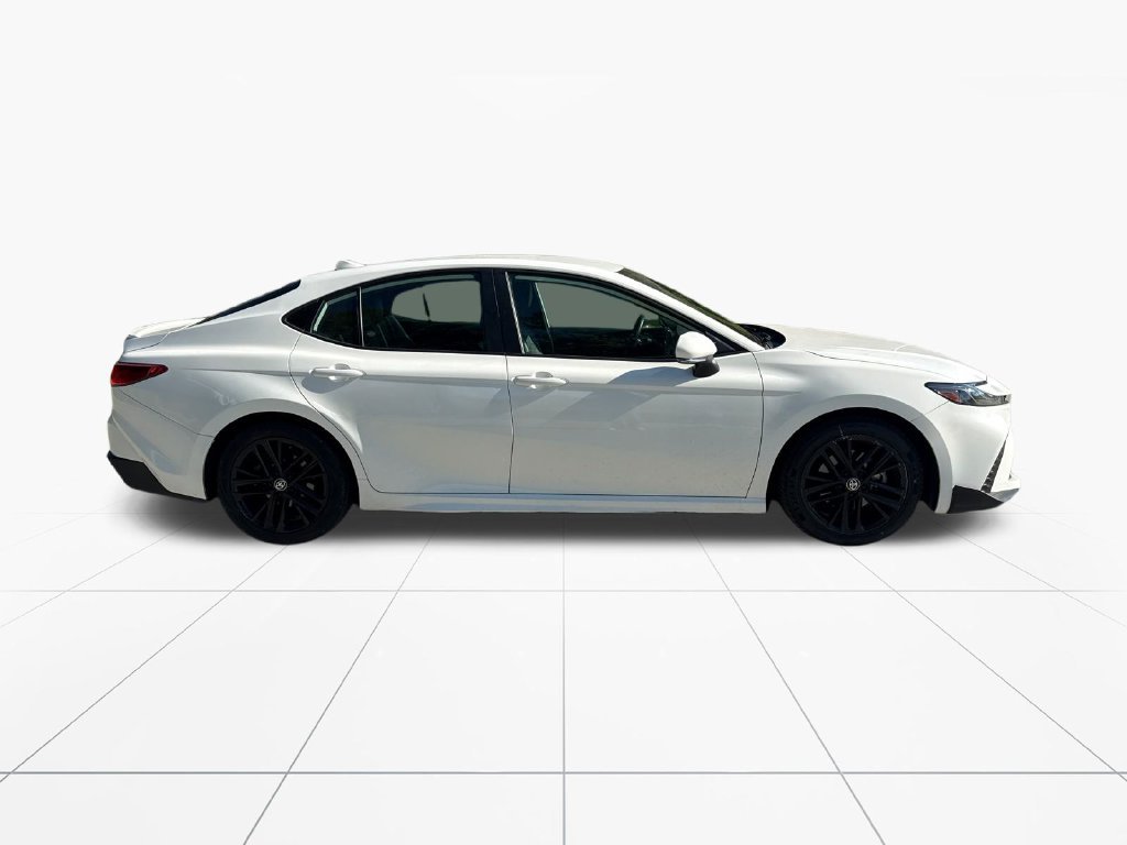 Used 2025 Toyota Camry SE FWD image 9