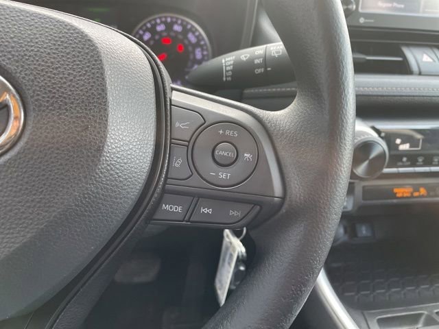 Used 2021 Toyota RAV4 LE image 18