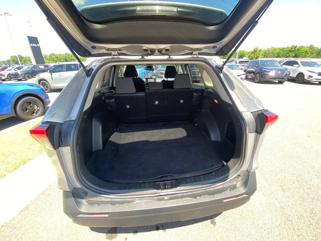 Used 2021 Toyota RAV4 XLE FWD image 10
