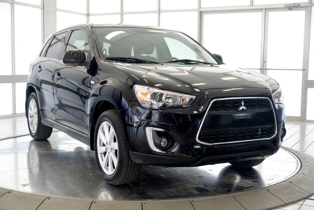 Used 2015 Mitsubishi Outlander Sport SE image 2
