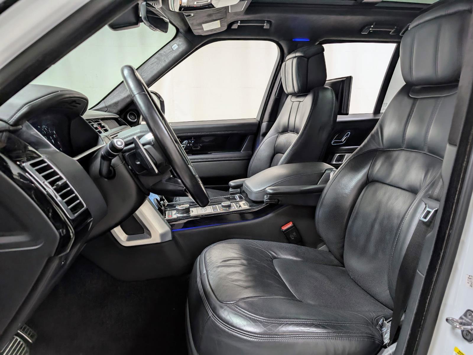 Used 2019 Land Rover Range Rover Autobiography image 16