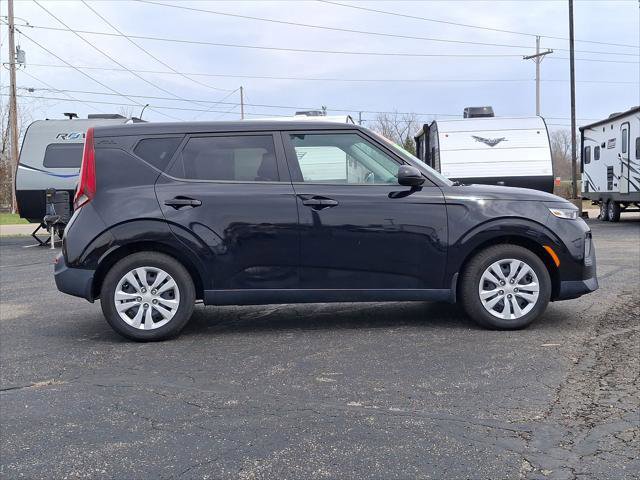 Used 2022 Kia Soul LX image 25