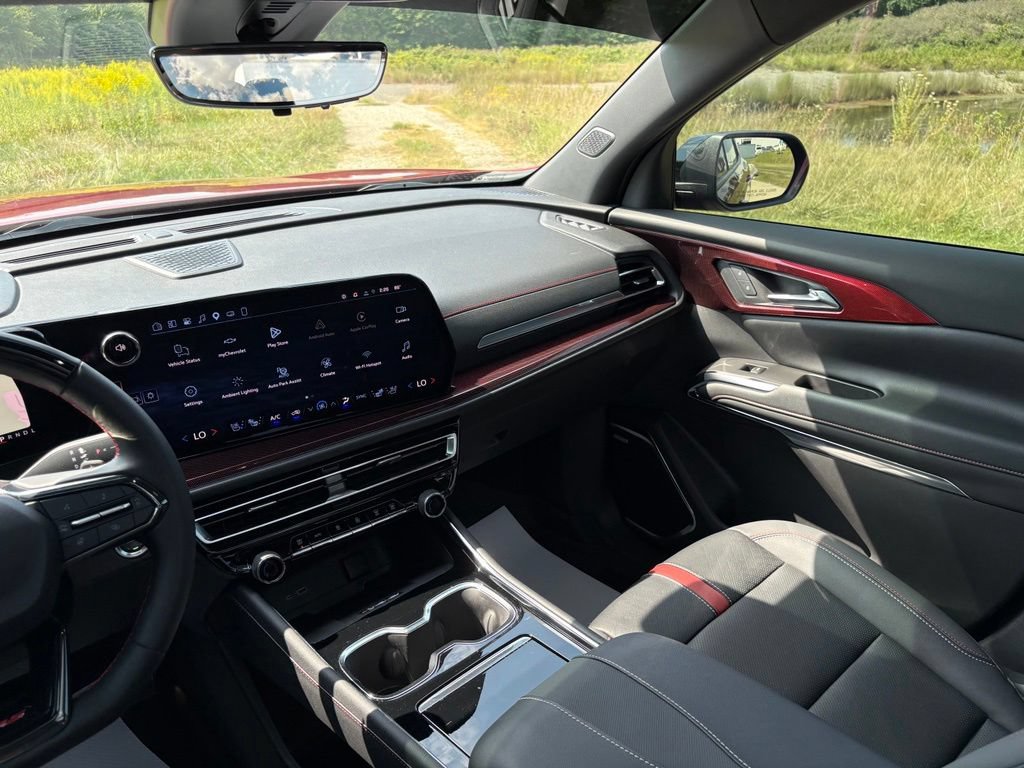Used 2025 Chevrolet Traverse RS w/ LPO, Floor Liner Package FWD image 60