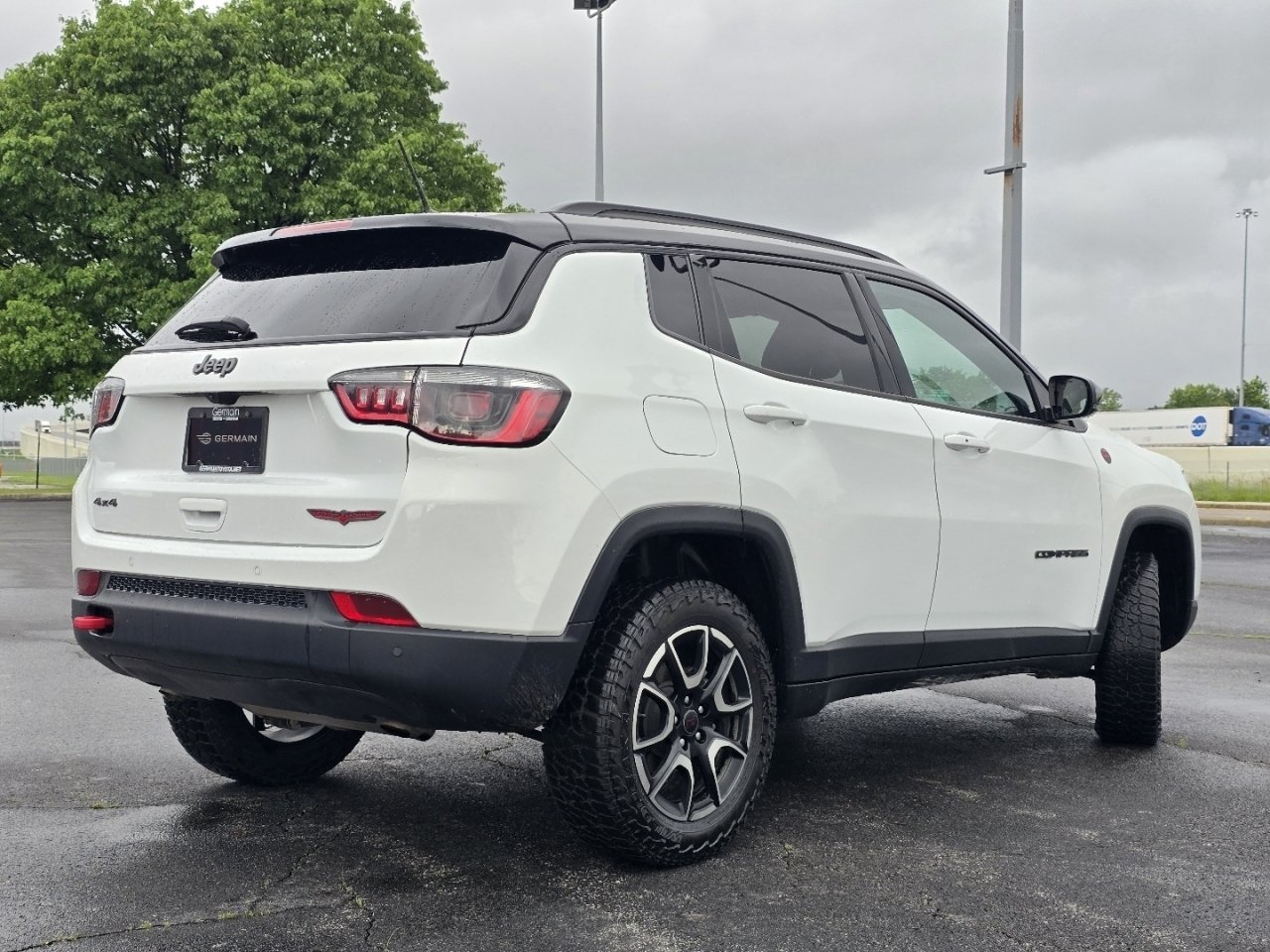Used 2025 Jeep Compass Trailhawk AWD/4WD image 14