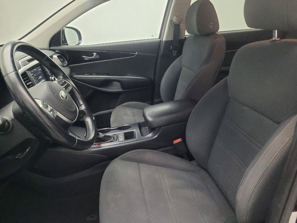 Used 2019 Kia Sorento LX w/ LX Convenience Package image 17