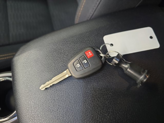 Used 2018 Toyota Tacoma SR5 AWD/4WD image 23