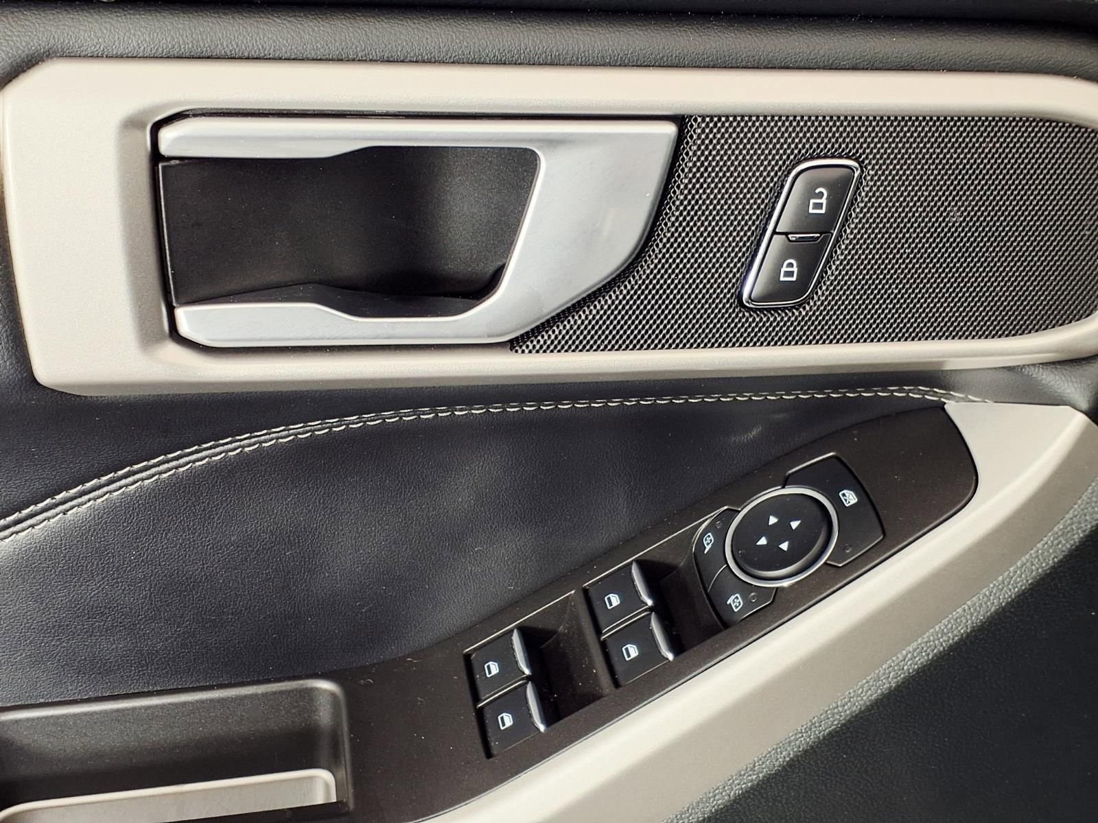 Used 2024 Ford Explorer XLT image 13