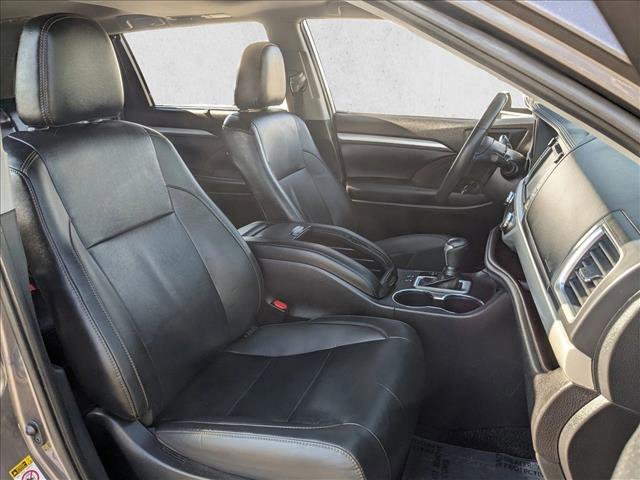 Used 2019 Toyota Highlander XLE image 22