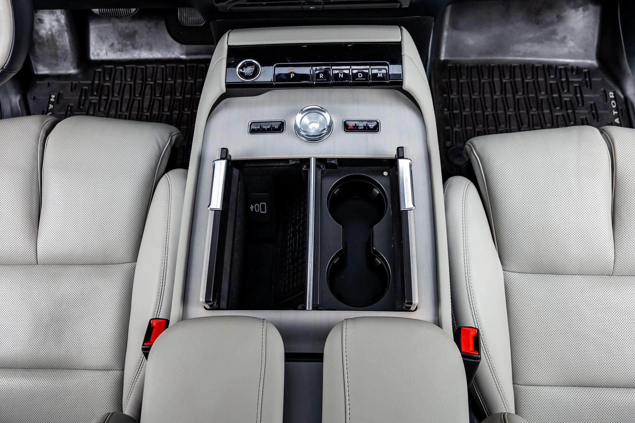 Used 2025 Lincoln Navigator Reserve image 28