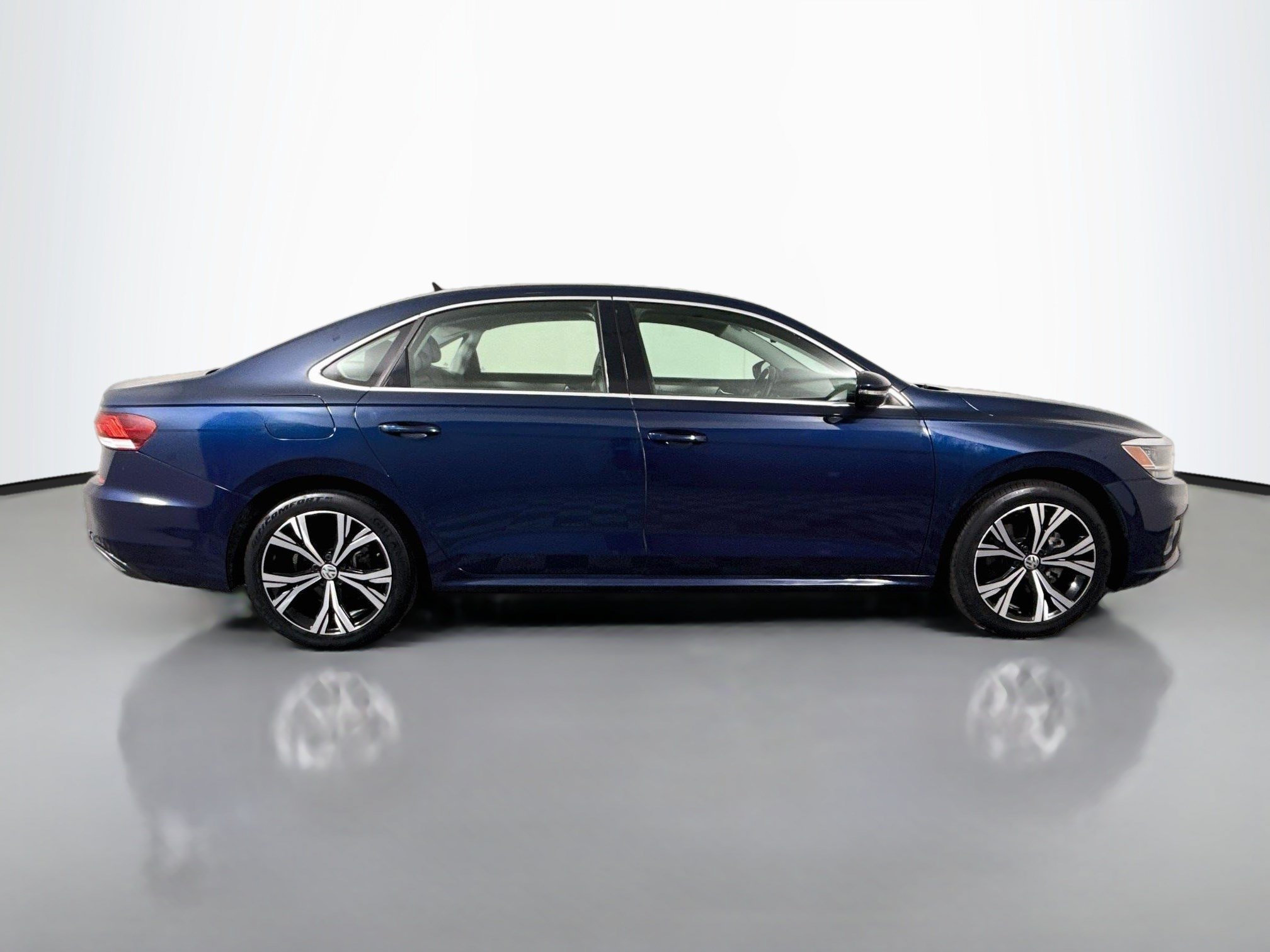 Used 2022 Volkswagen Passat 2.0T SE FWD image 11