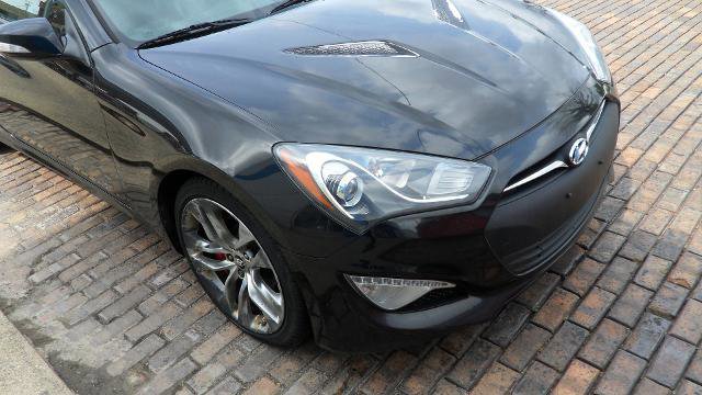 Used 2016 Hyundai Genesis Coupe 3.8 image 3