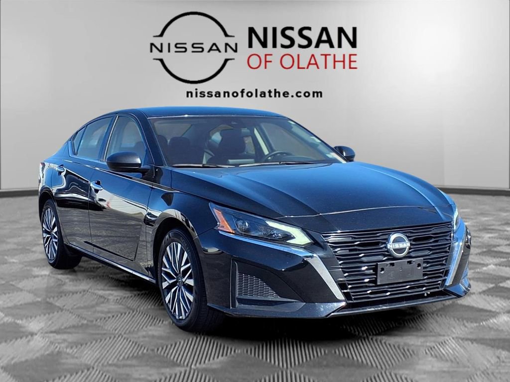 Used 2025 Nissan Altima 2.5 SV image 30